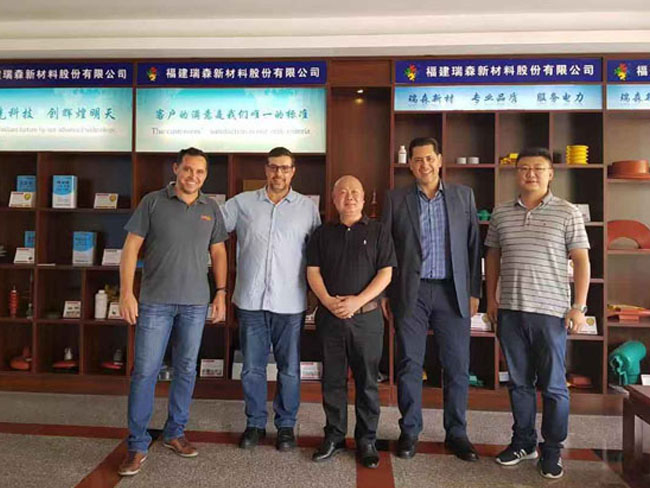 巴西客户来我司考察。